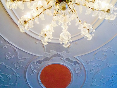 Chandelier hall room5